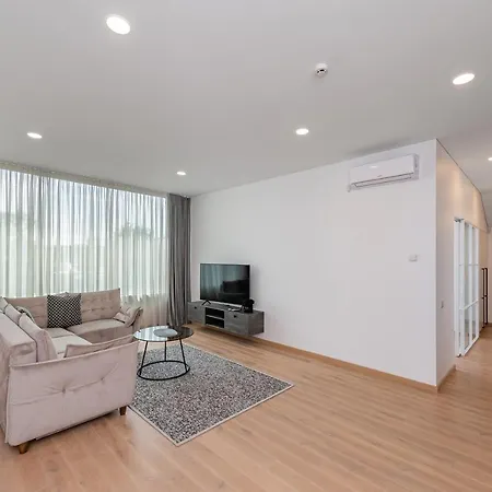 Spaciuos 1 Bd By Domvia *