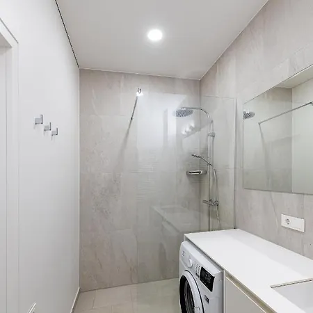 Apartment Spaciuos 1 Bd By Hostlovers